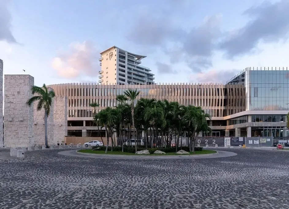 OFICINA NUEVA EN VENTA EN PUERTO CANCUN - 1