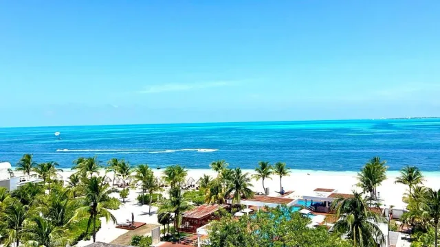 DEPARTAMENTO CON VISTA AL MAR Y A LA MARINA EN LA AMADA